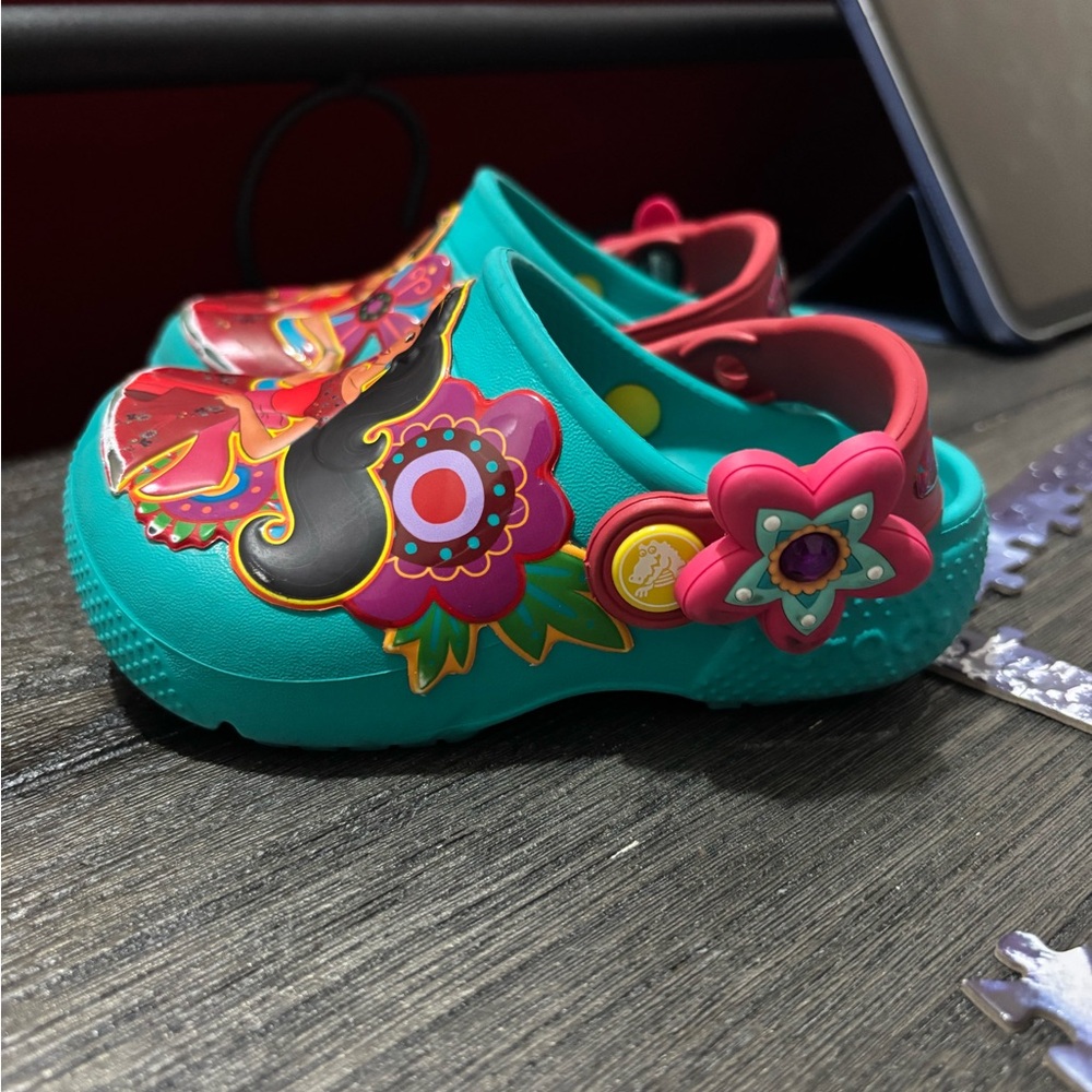 Crocs little girls size 7 Elena of Avalor Clog - Picture 8 of 10